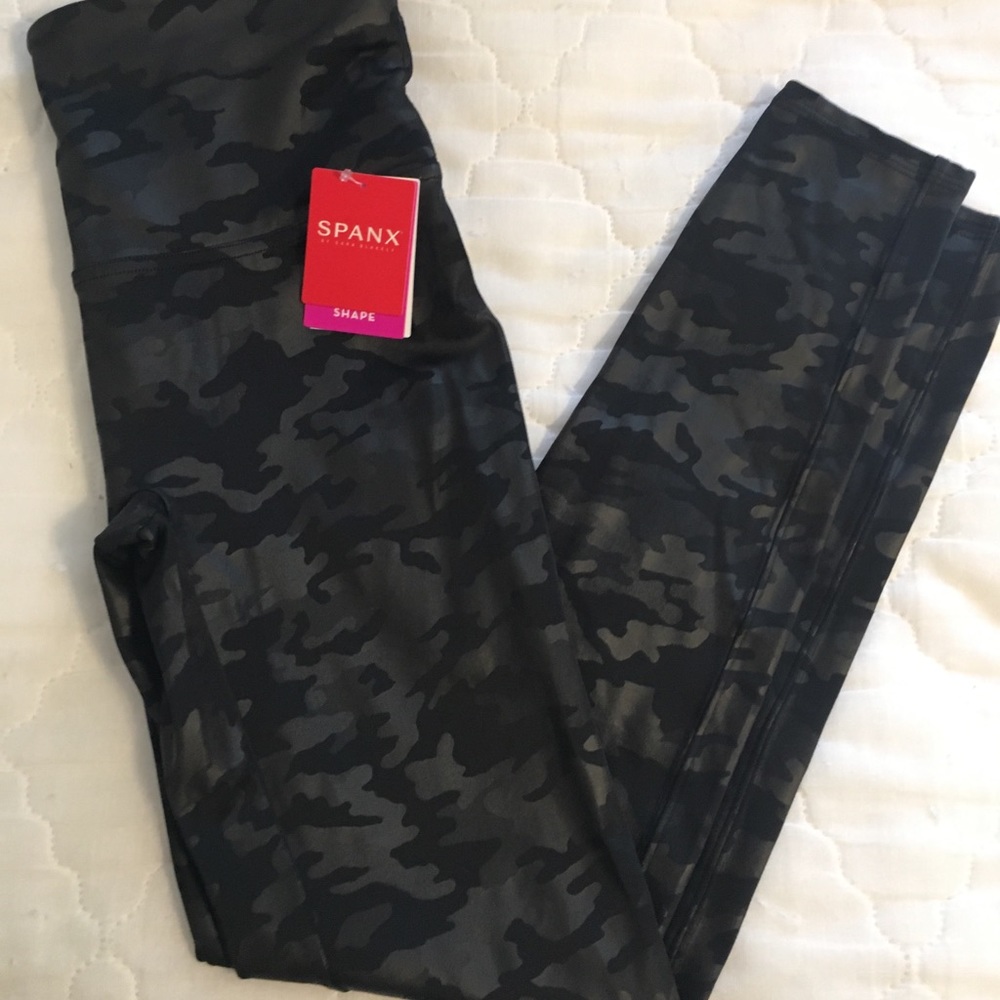 Spans camo leggings!